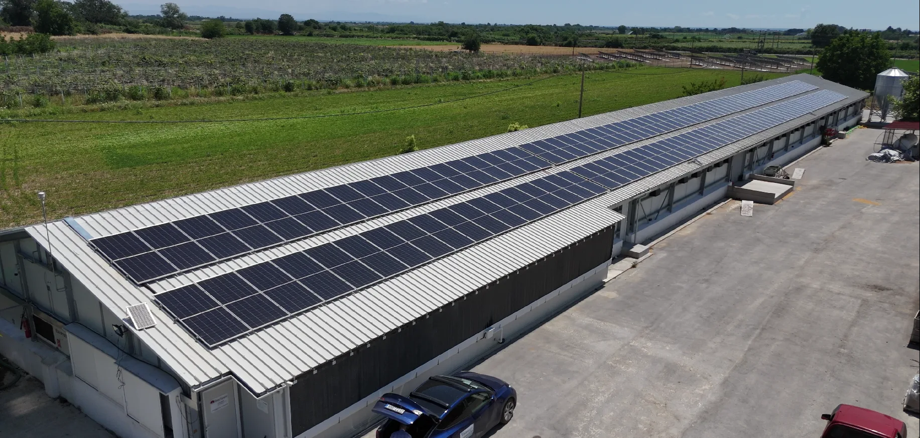 Φωτοβολταϊκό σύστημα 85 kWp στα πτηνοτροφεία Δημητριάδη με μονάδα αποθήκευσης ENERGRID M261.