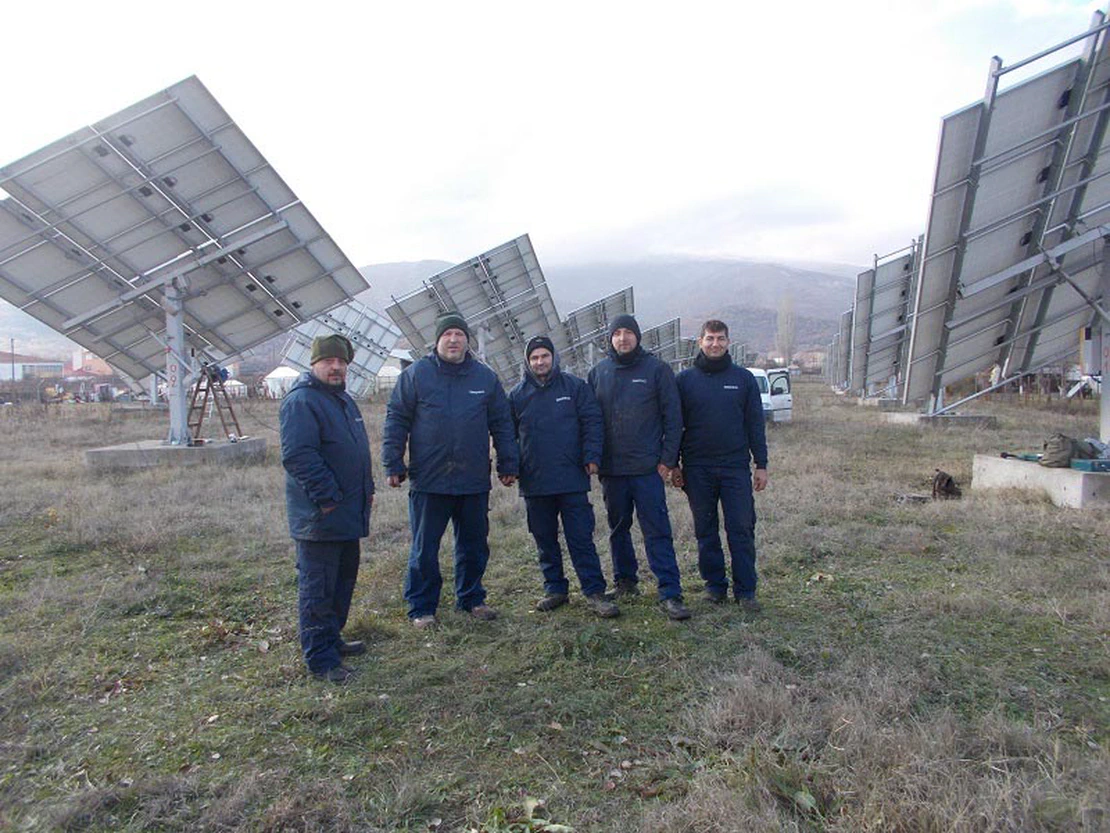 Η ομάδα της Τεχνολογικής Ε.Ε. σε έργο φωτοβολταϊκών